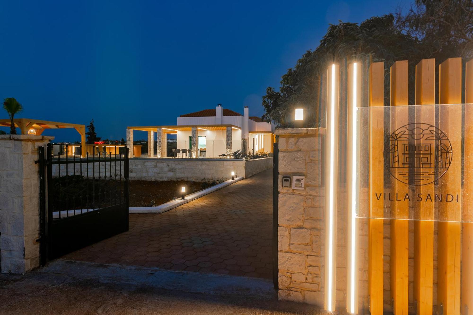 Sandi With Private Pool Villa